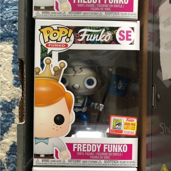 NEW IN ORIGINAL BOX SDCC 2018 FUNDAYS Locker w 3 Freddy Funk - Picture 5 of 9